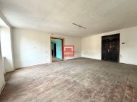 Prodej bytov jednotky 6+1 ,154 m2, + pda cca 150 m2,  Lipnk nad Bevou, ulice Hvzdn