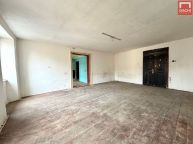 Prodej bytov� jednotky 6+1 ,154 m2, + p�da cca 150 m2,  Lipn�k nad Be�vou, ulice Hv�zdn�