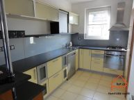 Pronájem RD 5+kk s garáží, 143 m2, zahrada, Praha  Satalice