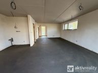 Prodej novostavby rodinn�ho domu s u�itnou plochou 197 m2, s dispozic� 5+kk, technick� m�stnost, pr�delna, 4x parkovac� st�n�, soukrom� zahrada, Lu�ec nad Vltavou