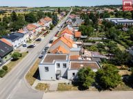 Nadstandardn rodinn dm se zelenou stechou, dvojgar a pikovmi technologiemi v Drovicch