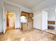 Klidn byt 2+kk po revitalizaci, 50 m2 s balkonem u metra B - Vysoansk