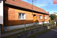 Rodinn dm s gar a dlnou  Komrno