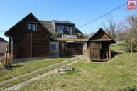 Rodinn� d�m s gar�� a d�lnou  Kom�rno