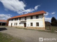 Zem�d�lsk� usedlost B�ezinka � Koko��n, 9 289 m2 pozemk�, d�m + hospod��sk� budovy