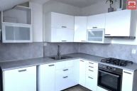 Prodej sv�tl�ho podkrovn�ho bytu 2+1 - 68m ,  plus sklep 8m,  po rekonstrukci