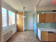 Sv�tl� byt 3+1 (72m2) + balkon (3,2m2) p�ed rekonstrukc� na ul. Hrani�n� v Olomouci