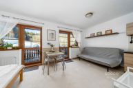 Z ob�v�ku p��mo na sjezdovku! Stylov� apartm�n 1+kk s terasou a parkov�n�m � Prkenn� D�l