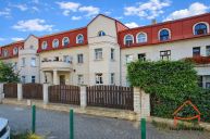 Sv�tl� 1+kk s kr�sn�m v�hledem, 23 m2, zahrada, metro Pankr�c 3 min., Praha 4 - Nusle, ul. Pod l�zn�.