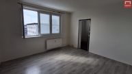 Pron�jem neza��zen�ho panelov�ho bytu 2+1, 44m2, Olomouc ulice Fischerova