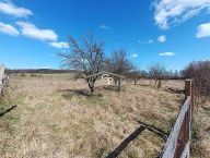 Stav. pozemek na okraji obce Petr�v Dv�r