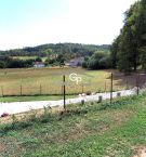 Atraktivn� stav. pozemek v klidn� lokalit� s invest. potenci�lem