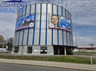 Pron�jem reprezentativn�ho komer�n�ho prostoru, Ostrava-Svinov, b�val� parkovac� d�m KOMA - 78m2