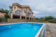 Pron�jem RD 6+kk, 260m2, zahrada 960m2, ul. Na V�slun�, Tuchom��ice