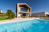 Prodej luxusn�ho rodinn�ho domu, 6+kk/T/L/G, P�edboj.