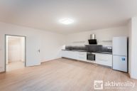 Pron�jem slunn�ho bytu s p�edzahr�dkou, 2+kk, 65m2 - Neratovice, Ul.�koln�