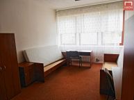 Pron�jem studentsk�ch za��zen�ch pokoj�, pouze pro studenty V�, v Olomouci, ul. Wellnerova