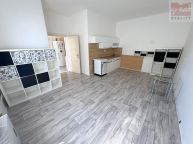 Pron�jem bytu 2+kk (69m2), na ul. Husova