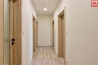 Pron�jem 3. kancel��� s vlastn�m vchodem, z�zem�m a parkov�n�m,  Hamersk� ul., Olomouc
