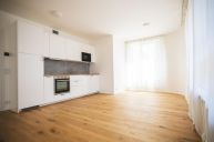 Pron�jem nov�ho neza��zen�ho bytu 1+kk, 34 m2, Praha 5