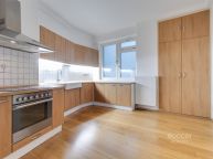Pron�jem bytu 3+1 + hala + �atna + 2x koupelna (celkem 97 m2) na V�clavsk�m n�m�st�