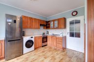 Prodej bytu 1+kk 39,3 m2 s gar�ov�m st�n�m a sklepem, Praha 9 � Let�any, ul. T�ineck�.