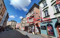 Nab�z�me k pron�jmu byt 1 + 1, nach�zej�c� se na  rozhran� ulice Denisova a  Ka�en� v  centru m�sta