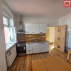 Nab�z�me k pron�jmu byt 2 + 1, nach�zej�c� se na  rozhran� ulice Denisova a  Ka�en� v  centru m�sta