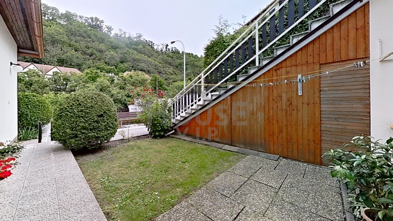 ?=Staircase (1) - (11901513)