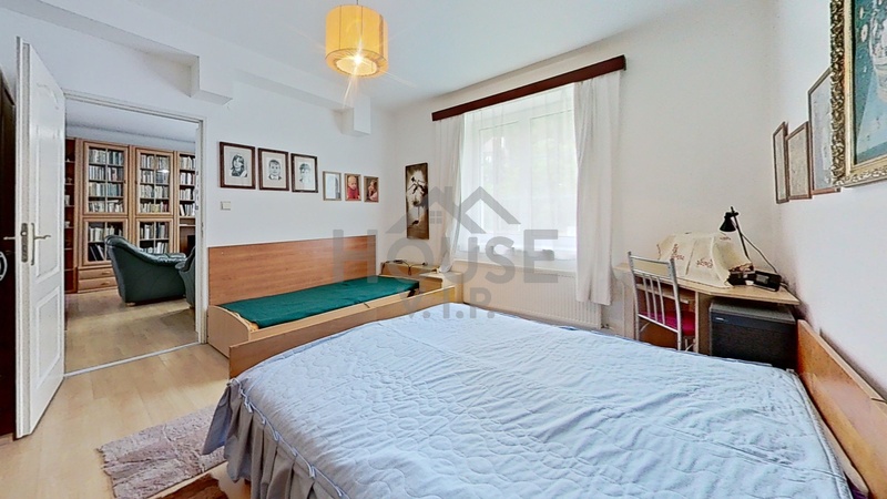?=Bedroom (8) - (11901516)