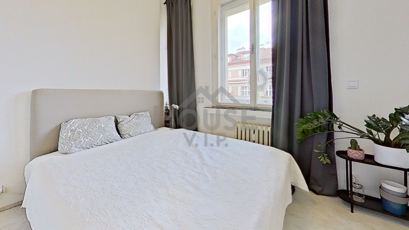 ?=Bedroom (22) - (12025177)