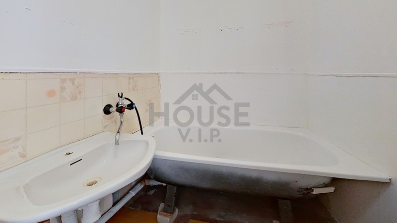 ?=Bathroom (16) - (12030762)