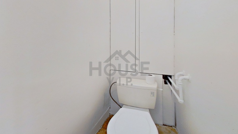 ?=Bathroom (17) - (12030763)
