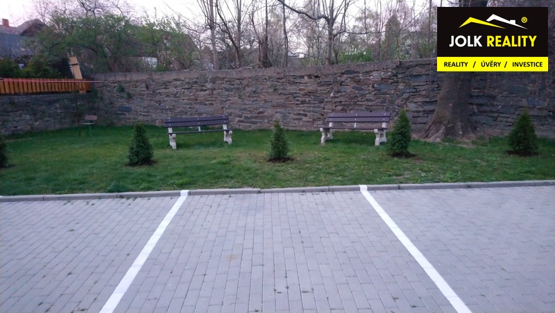 ?=Byty-pro-Seniory-Budi�ov---venkovn�-posezen�-lavi�ky - (12057005)