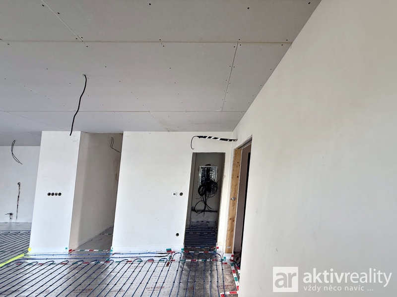 ?=Ob�vac� pokoj � pohled do chodby - (12313644)