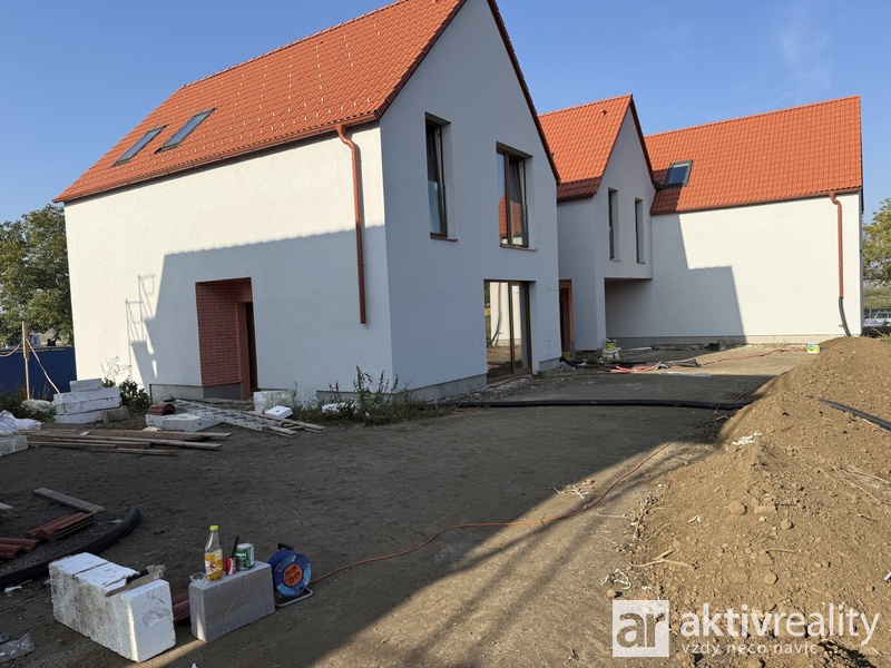 ?=Lu�ec � �eln� pohled na d�m, dokon�en� fas�da (��jen 2026) - (12327123)
