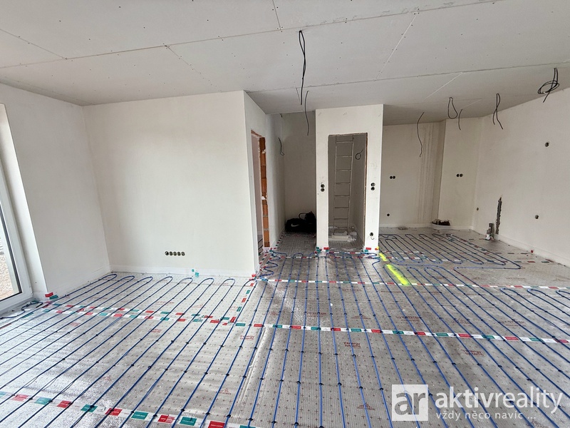 ?=Ob�vac� pokoj � pohled ke schodi�ti - (12313576)