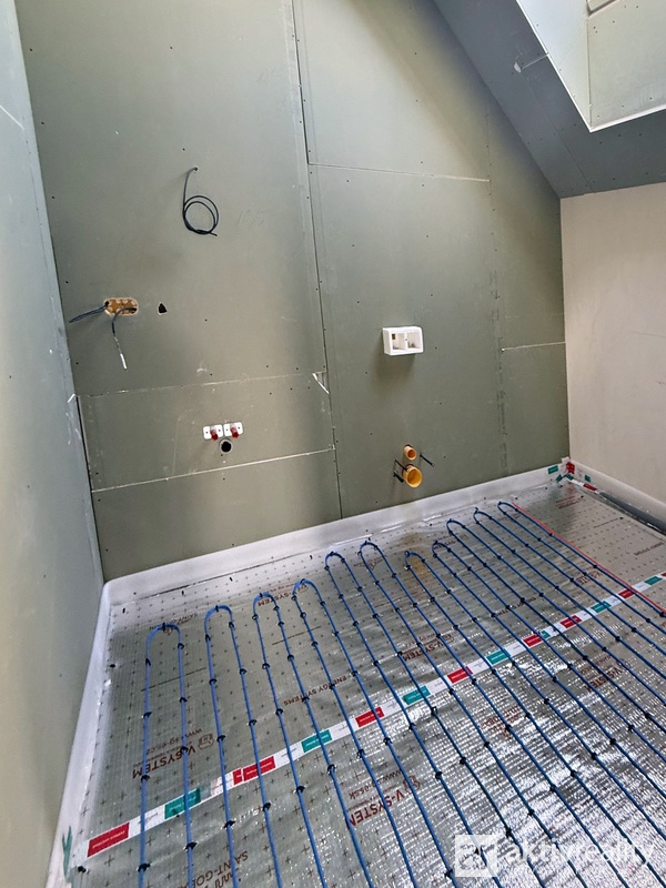 ?=Koupelna � p��prava rozvod�, podlahov� topen� - (12313589)