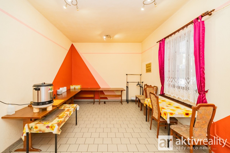 ?=7IV02470 - (12135143)