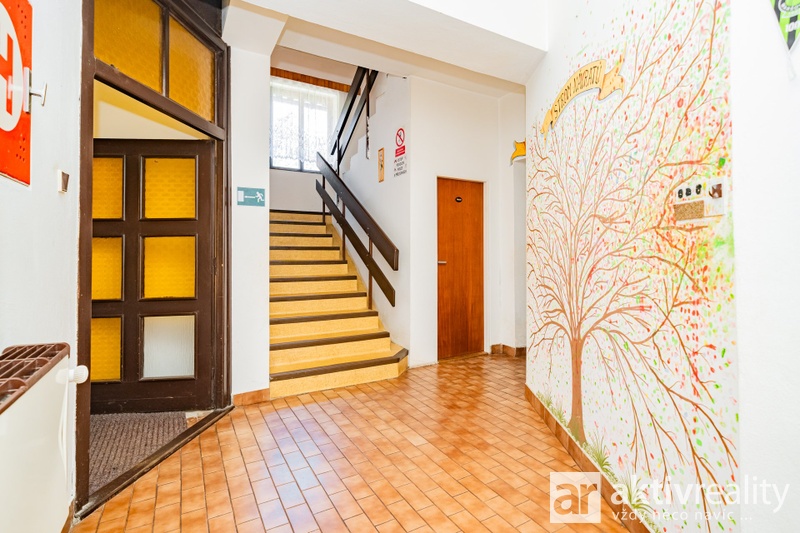 ?=7IV02479 - (12135144)