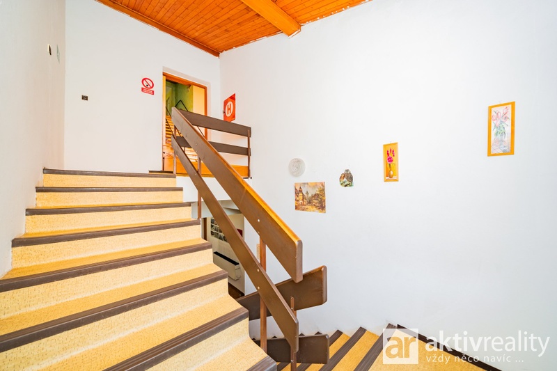 ?=7IV02481 - (12135146)