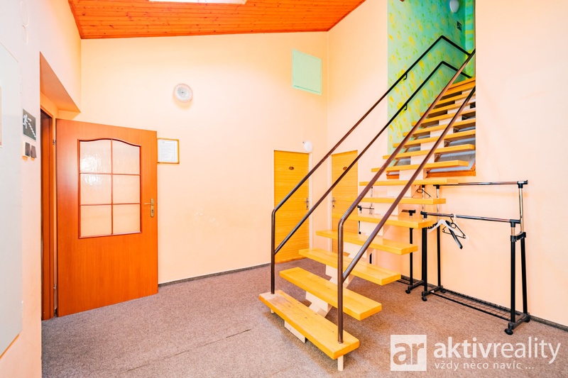 ?=7IV02483 - (12135148)