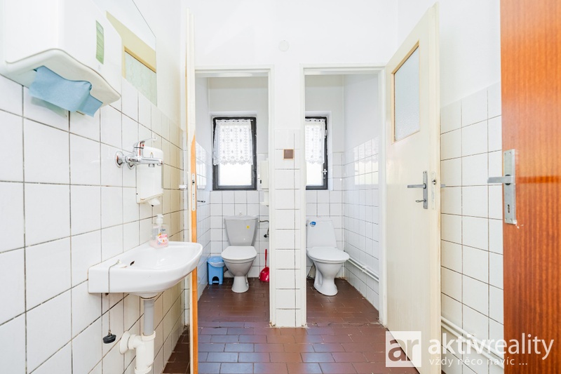 ?=7IV02486 - (12135151)