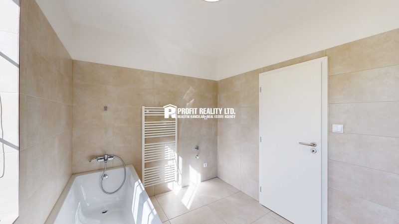 ?=09222025_104908 - (12139347)