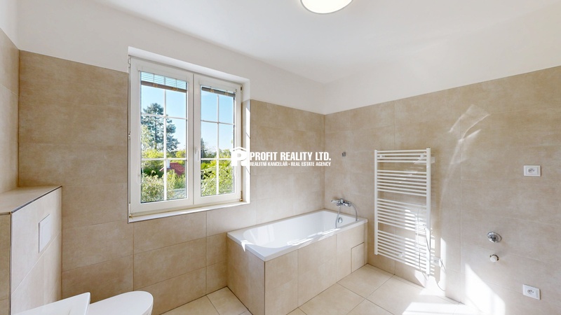 ?=09222025_104757 - (12161370)