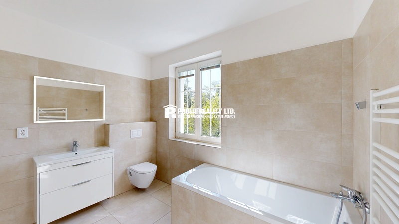 ?=09222025_104831 - (12161371)