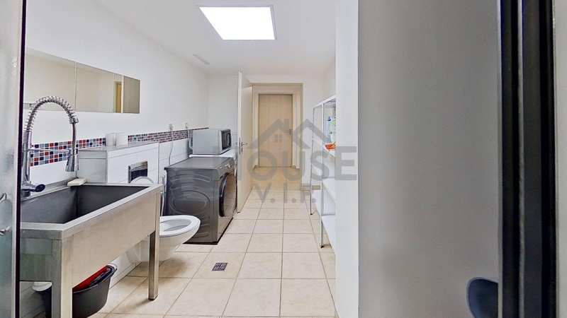 ?=prodej-rodinneho-domu-246-m2-zdiby-premysleni-luxusni-dum-4kk-s-kancelari-a-telocvicnou-bathroom-07c - (12166671)