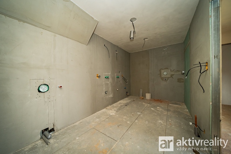 ?=7IV06348 - (12167232)