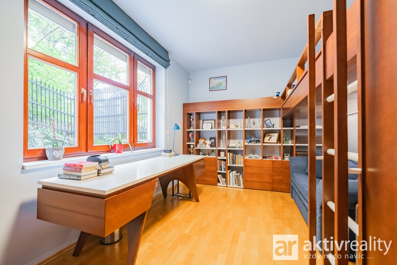 ?=7IV04062 - (12180003)