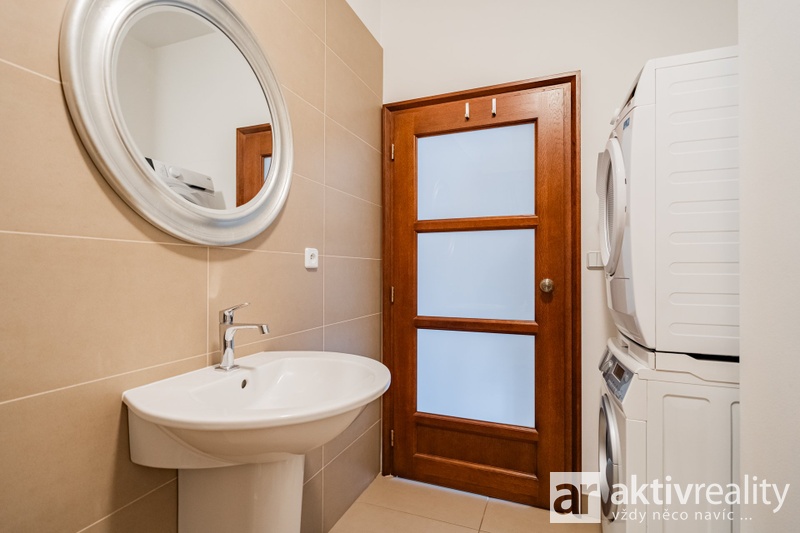 ?=7IV04009 - (12180022)